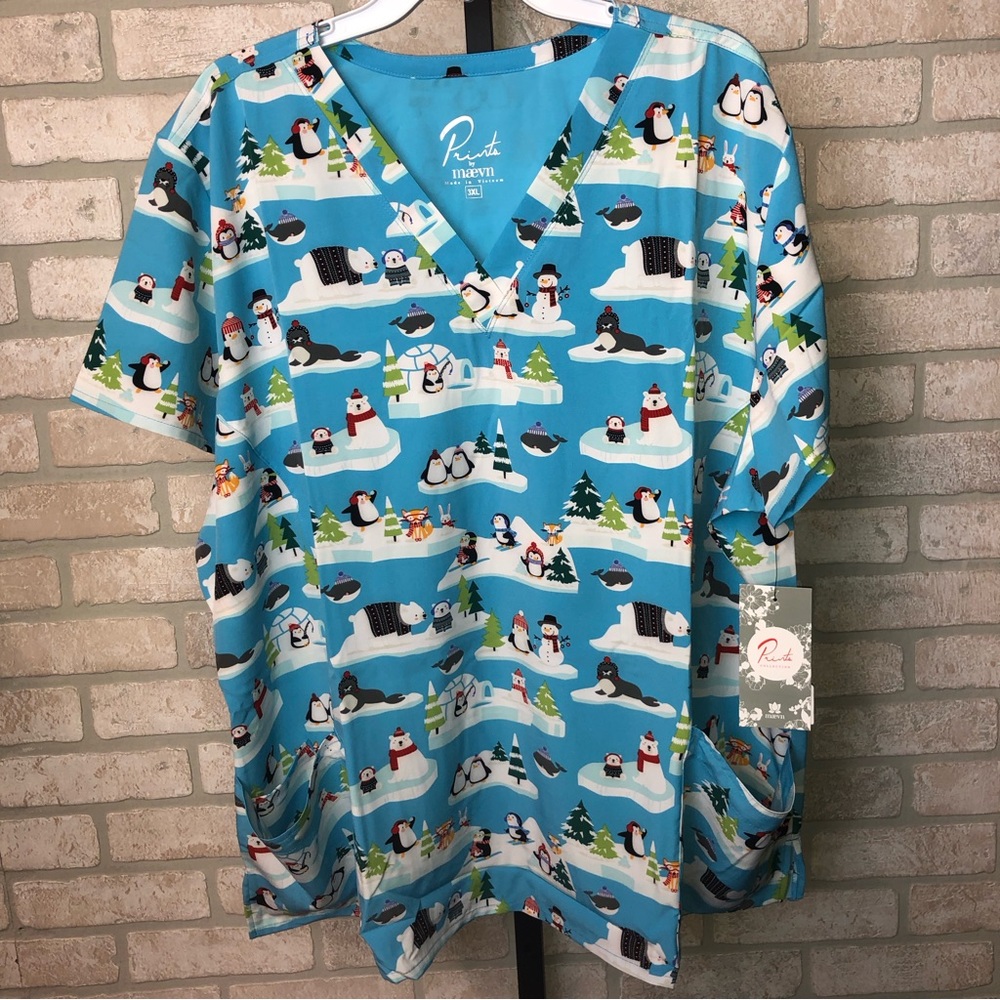 NWT Maevn Prints blue holiday animal print short sleeve scrub top